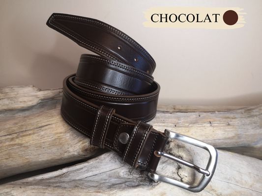 UNE CEINTURE MIXTE EN CUIR DE TAUREAU AVEC COUTURES