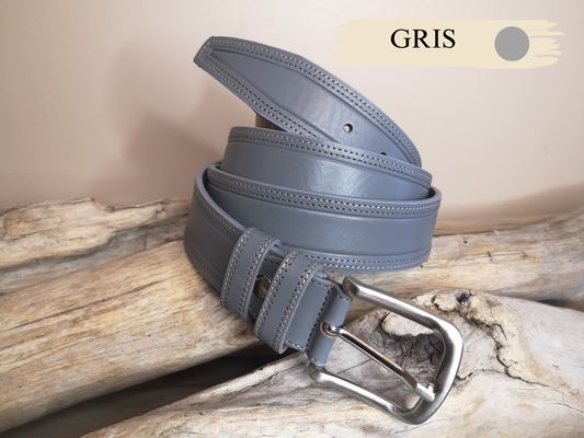 UNE CEINTURE MIXTE EN CUIR DE TAUREAU AVEC COUTURES
