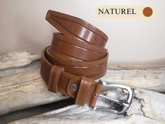 UNE CEINTURE MIXTE EN CUIR DE TAUREAU AVEC COUTURES