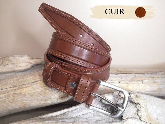 UNE CEINTURE MIXTE EN CUIR DE TAUREAU AVEC COUTURES