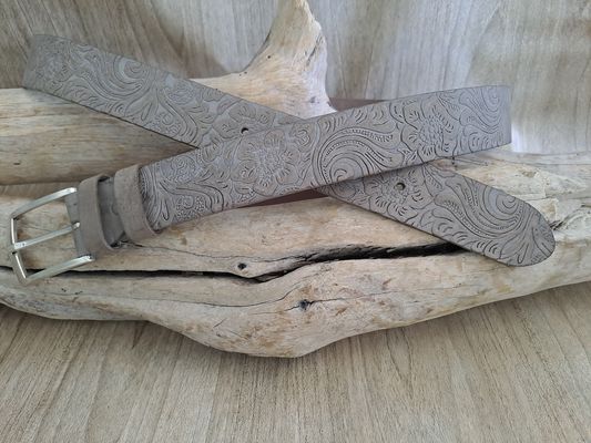 CEINTURE EN CUIR ARTISANAL DE TAUREAU