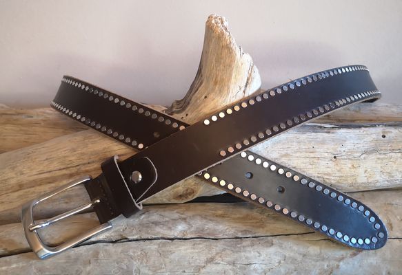 CEINTURE EN CUIR POUR HOMME CLOUTEE