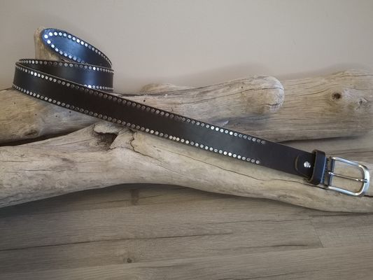 CEINTURE EN CUIR POUR HOMME CLOUTEE