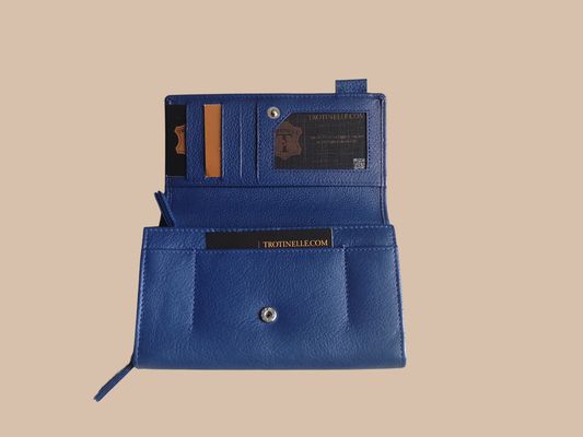UN PORTEFEUILLE EN CUIR