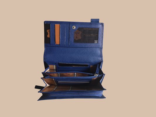 UN PORTEFEUILLE EN CUIR