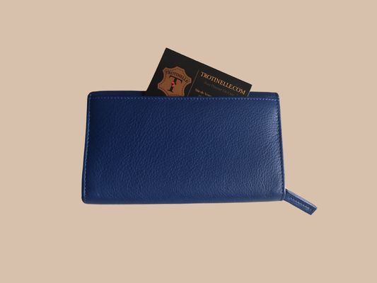 UN PORTEFEUILLE EN CUIR