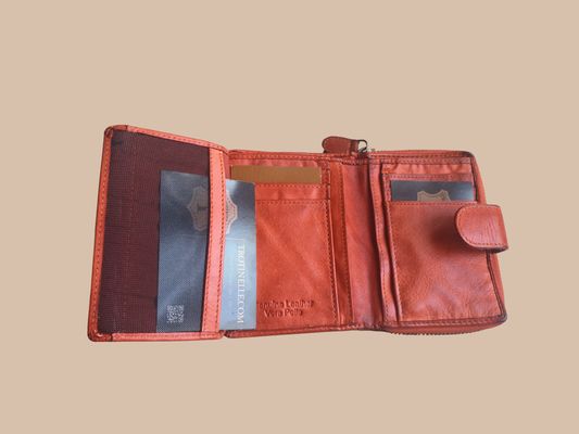 DES PORTE MONNAIES EN CUIR