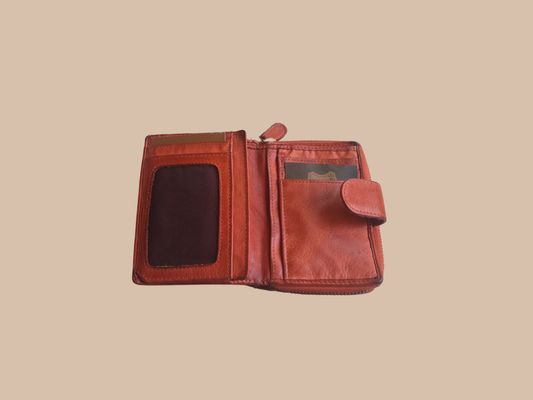 DES PORTE MONNAIES EN CUIR