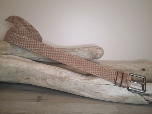 CEINTURE TENDANCE PERFOREE POUR HOMME EN CUIR DE TAUREAU DE 4CM