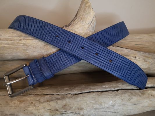CEINTURE TENDANCE PERFOREE POUR HOMME EN CUIR DE TAUREAU DE 4CM