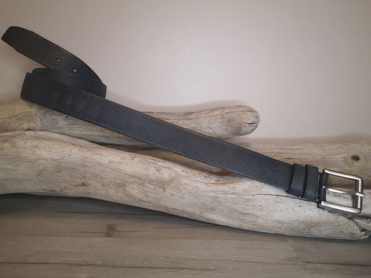 CEINTURE TENDANCE PERFOREE POUR HOMME EN CUIR DE TAUREAU DE 4CM