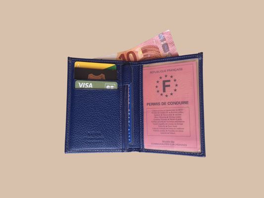 Un portefeuille en cuir de vachette grainé