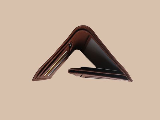 Un porte feuille en cuir de vachette lisse