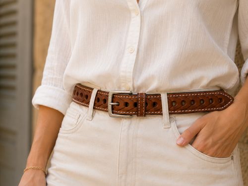 ceinture en cuir au style audacieux